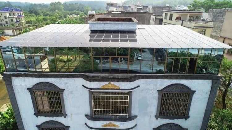 還在裝傳統(tǒng)陽光房？太傻了！如今大家都裝這個(gè)，美觀、環(huán)保還能賺錢！